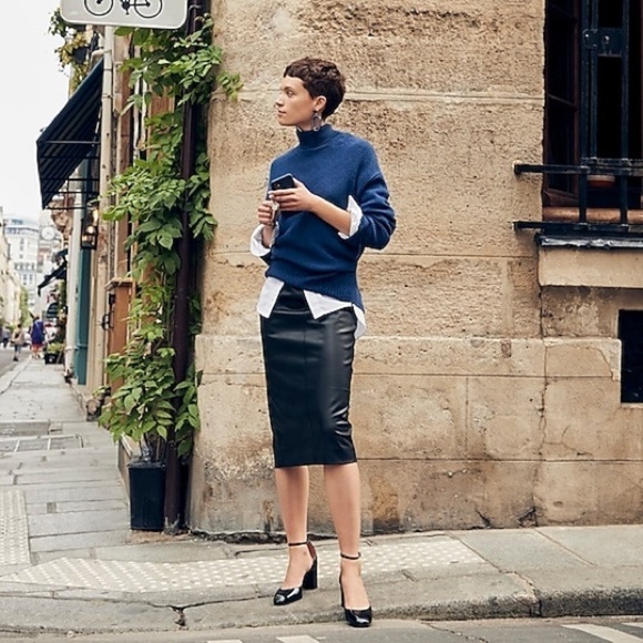 NEW J. Crew Ribbed cotton-cashmere relaxed turtleneck sweater
Item BB427 - Picture 4 of 5